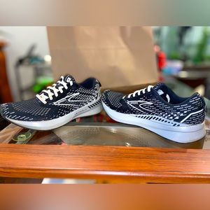 Brooks Levitate GTS Women’s size: 7.5